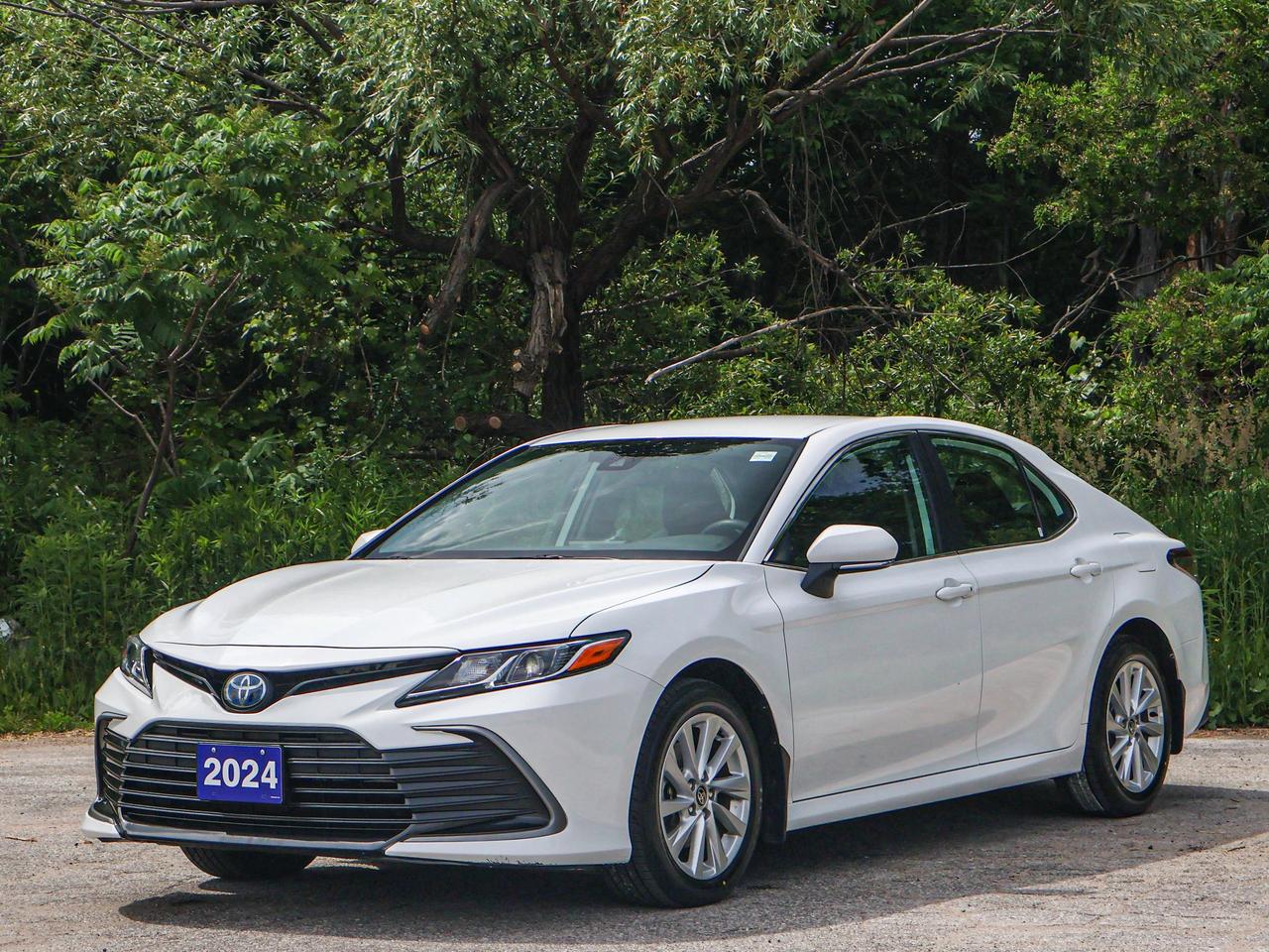 2024 Toyota Camry HYBRID LE Photo