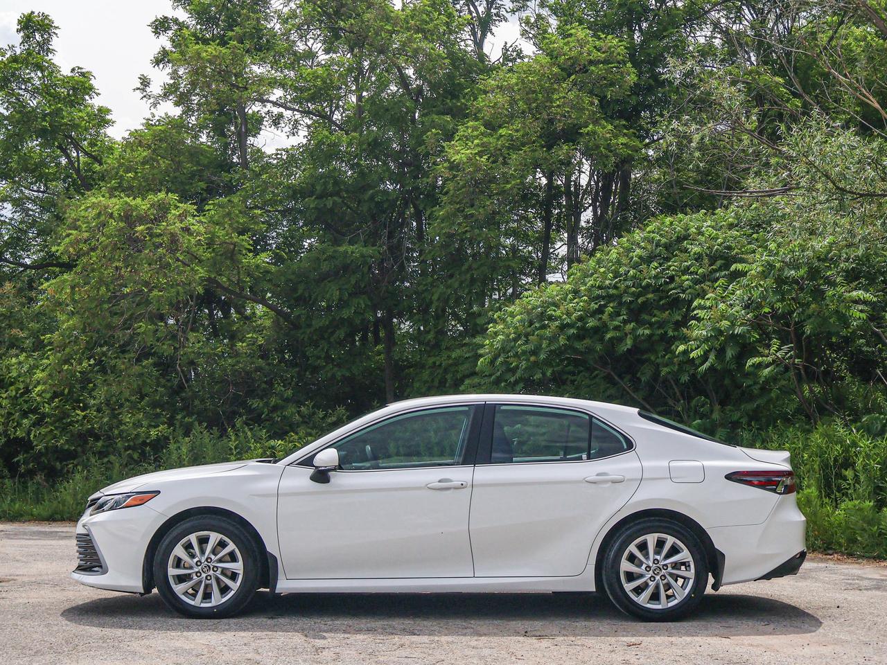 2024 Toyota Camry HYBRID LE Photo