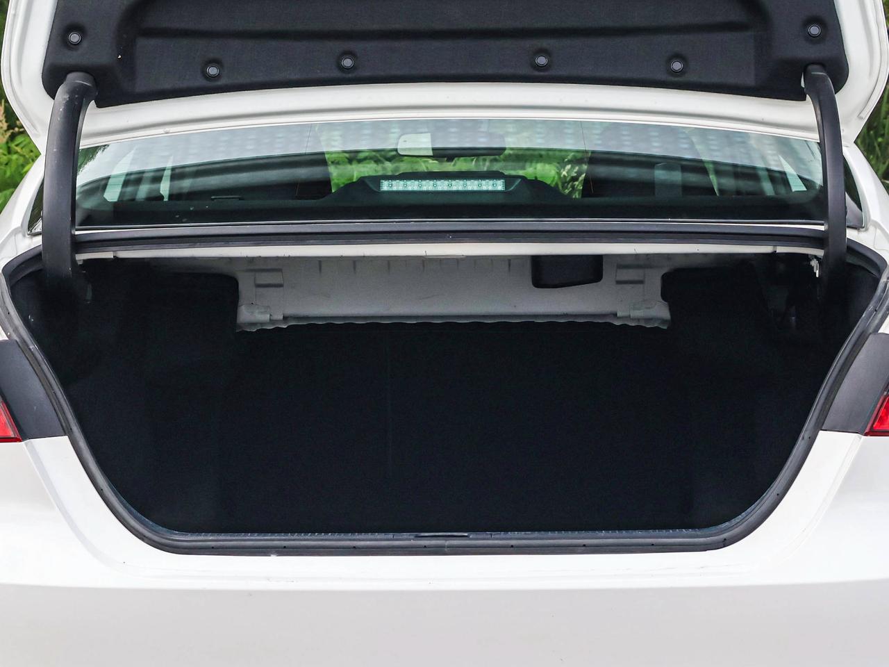 2024 Toyota Camry HYBRID LE Photo