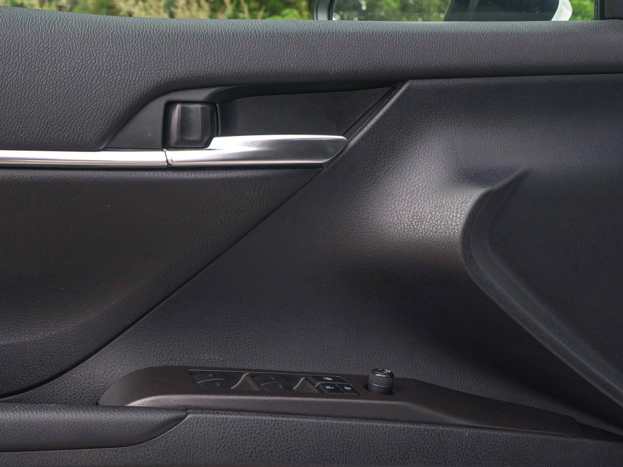 2024 Toyota Camry HYBRID LE Photo