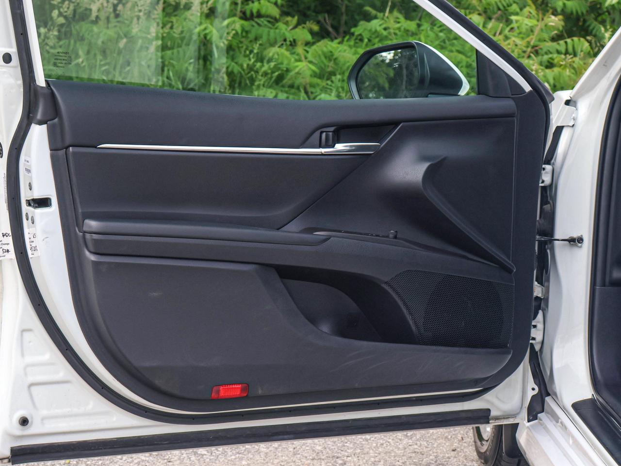 2024 Toyota Camry HYBRID LE Photo