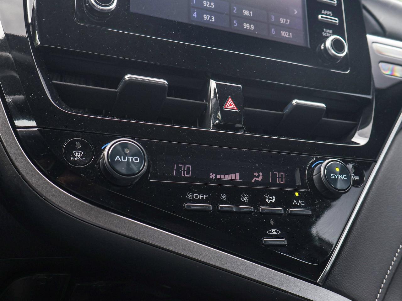 2024 Toyota Camry HYBRID LE Photo