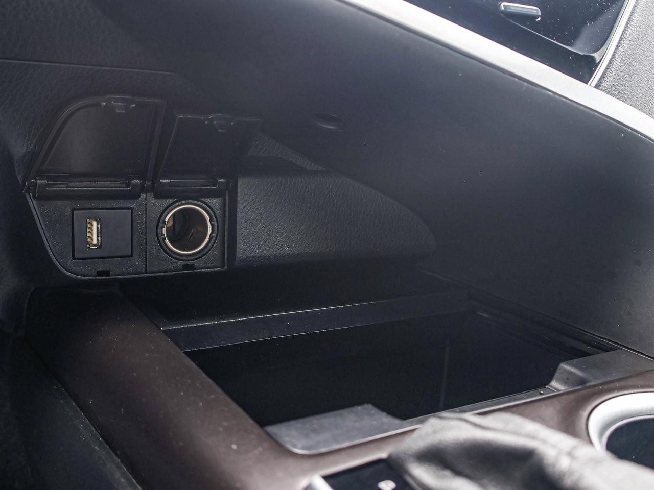 2024 Toyota Camry HYBRID LE Photo