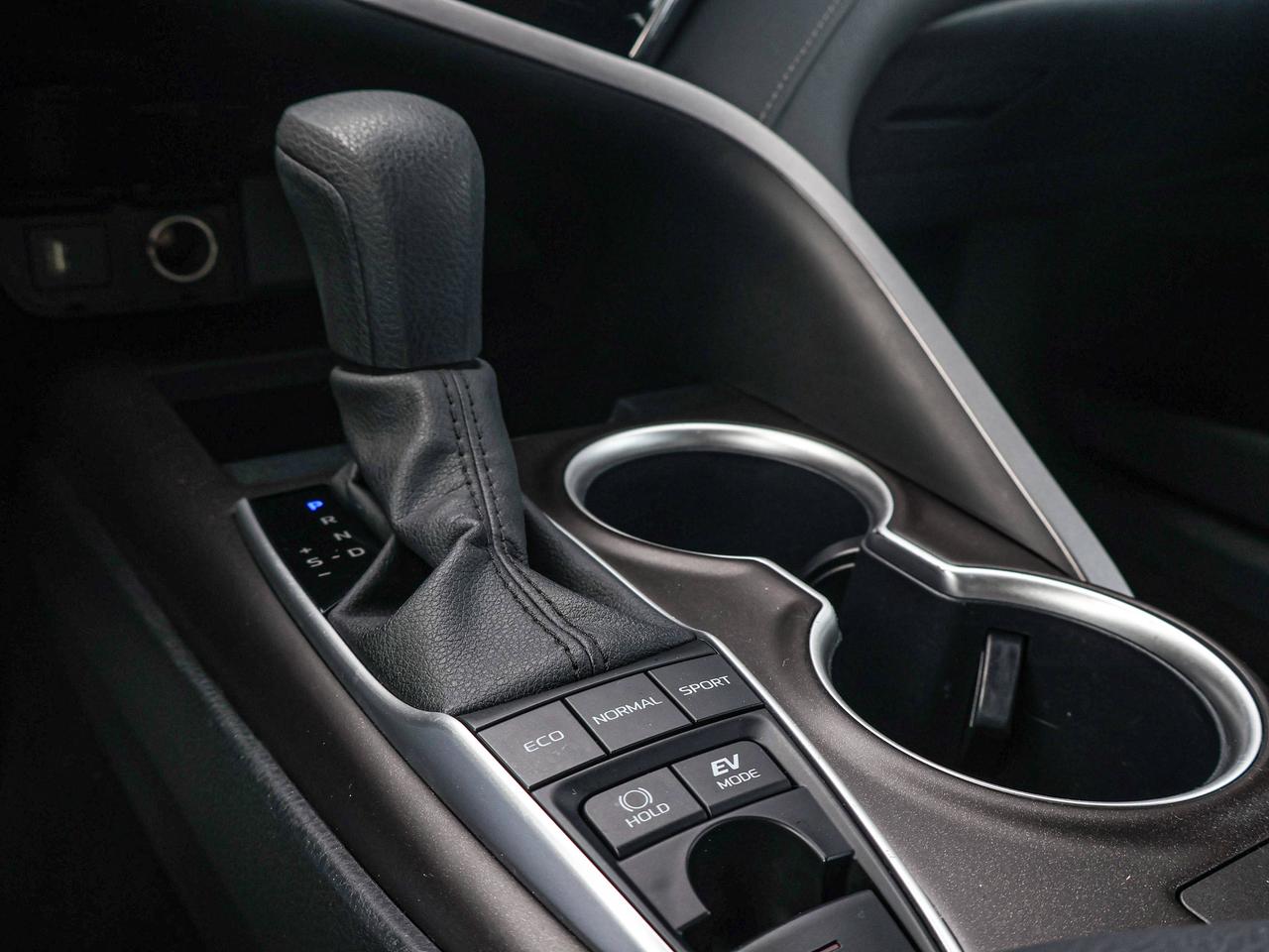 2024 Toyota Camry HYBRID LE Photo