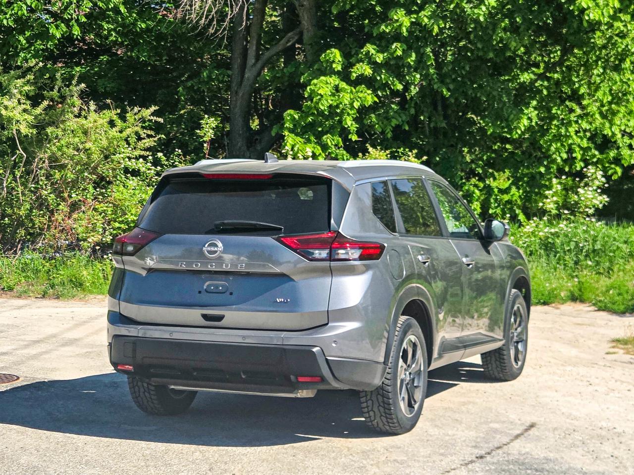 2025 Nissan Rogue SV MOONROOF Photo