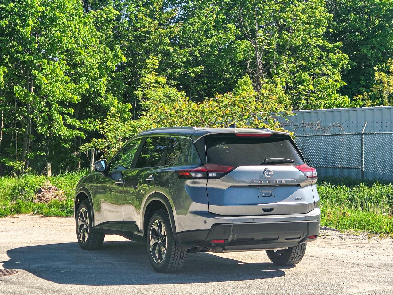 2025 Nissan Rogue SV MOONROOF Photo