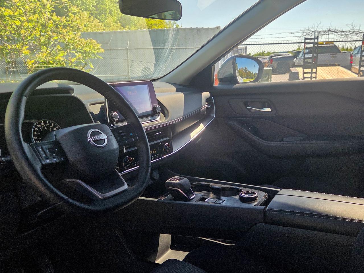 2025 Nissan Rogue SV MOONROOF Photo