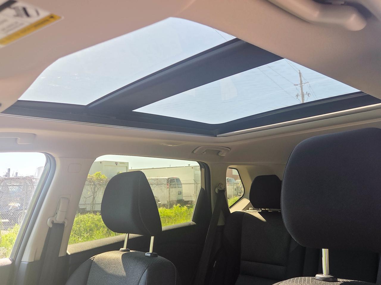 2025 Nissan Rogue SV MOONROOF Photo