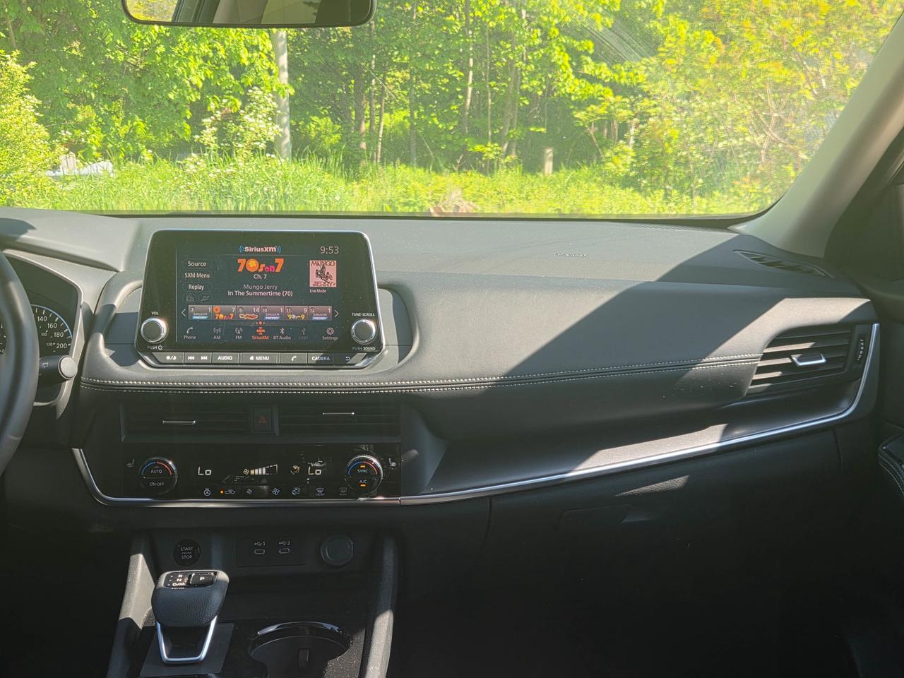 2025 Nissan Rogue SV MOONROOF Photo