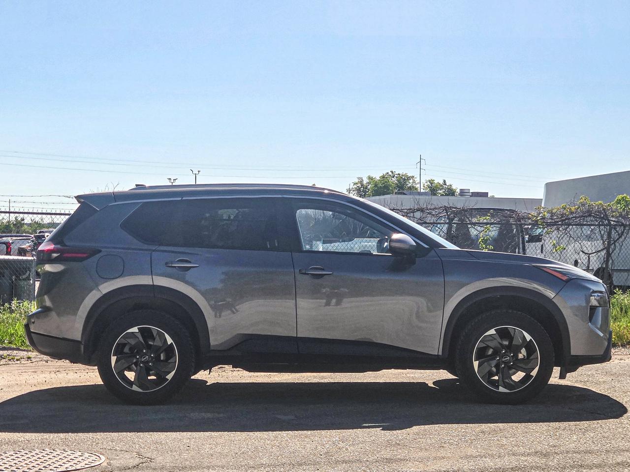 2025 Nissan Rogue SV MOONROOF Photo