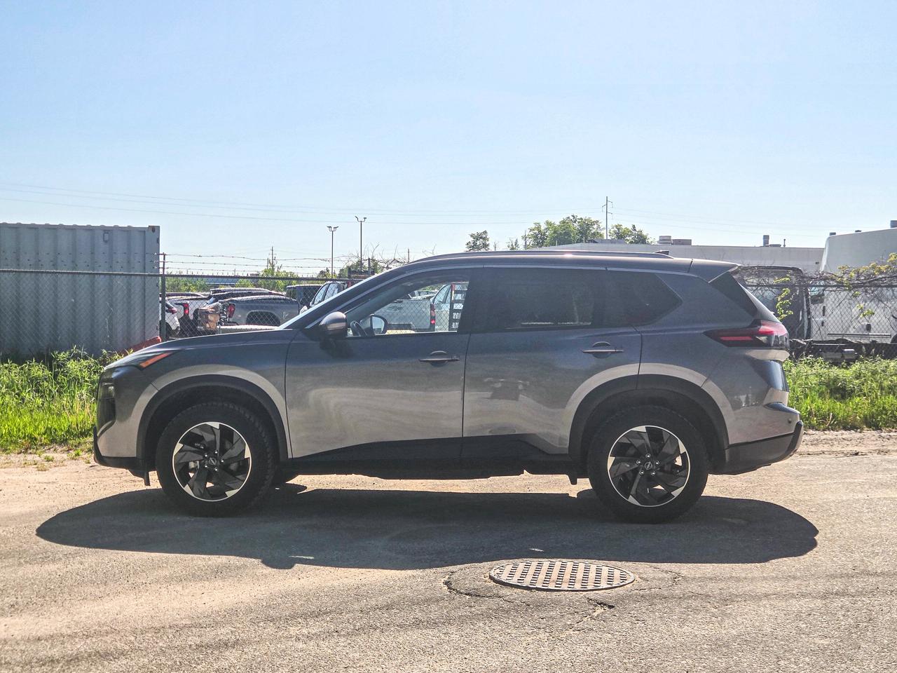 2025 Nissan Rogue SV MOONROOF Photo