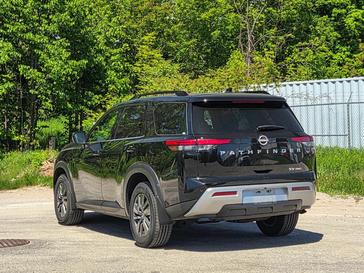 2024 Nissan Pathfinder SV Photo