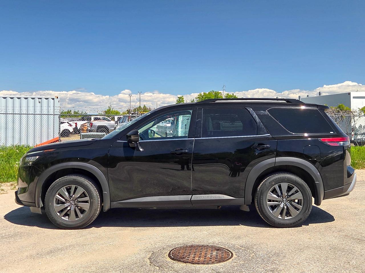 2024 Nissan Pathfinder SV Photo