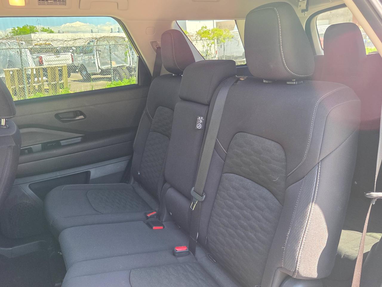 2024 Nissan Pathfinder SV Photo