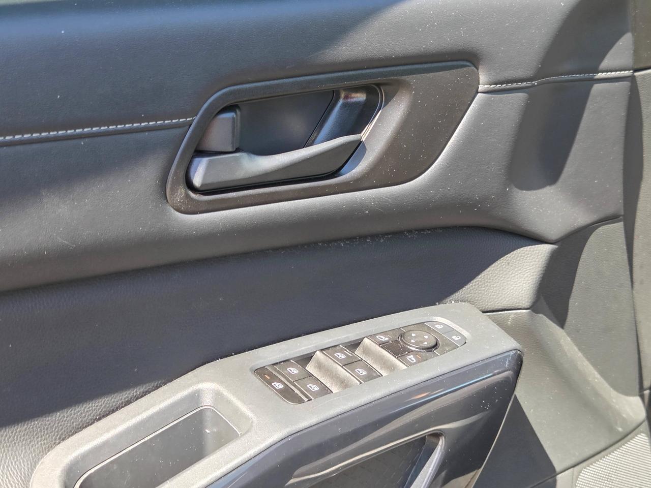 2024 Nissan Pathfinder SV Photo