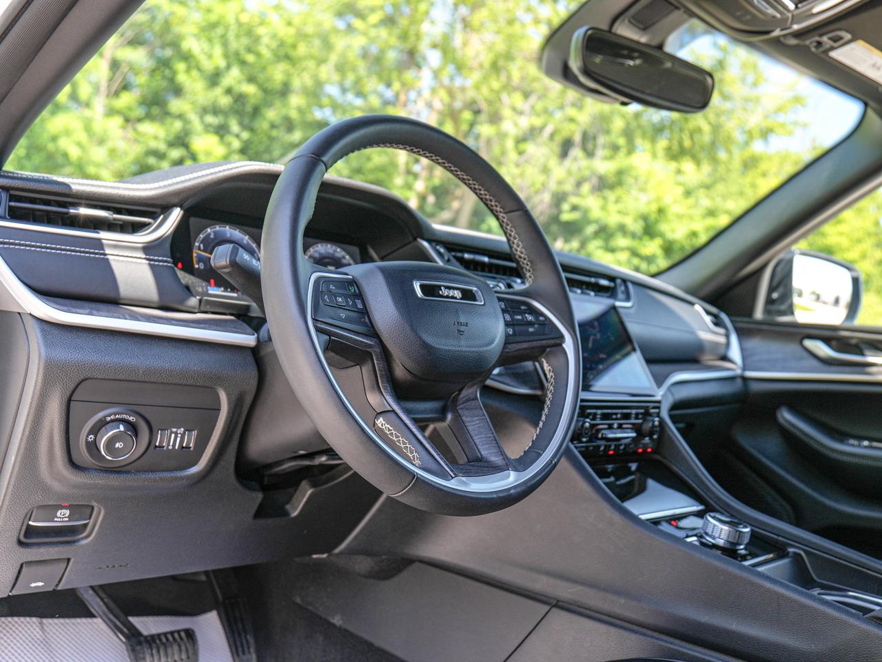 2024 Jeep Grand Cherokee L Limited Photo