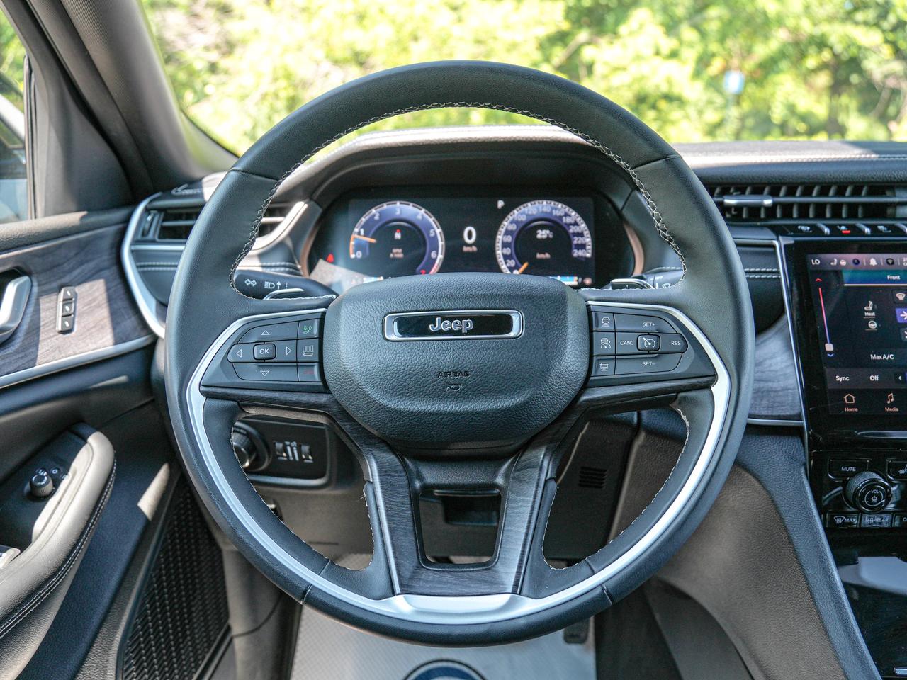 2024 Jeep Grand Cherokee L Limited Photo