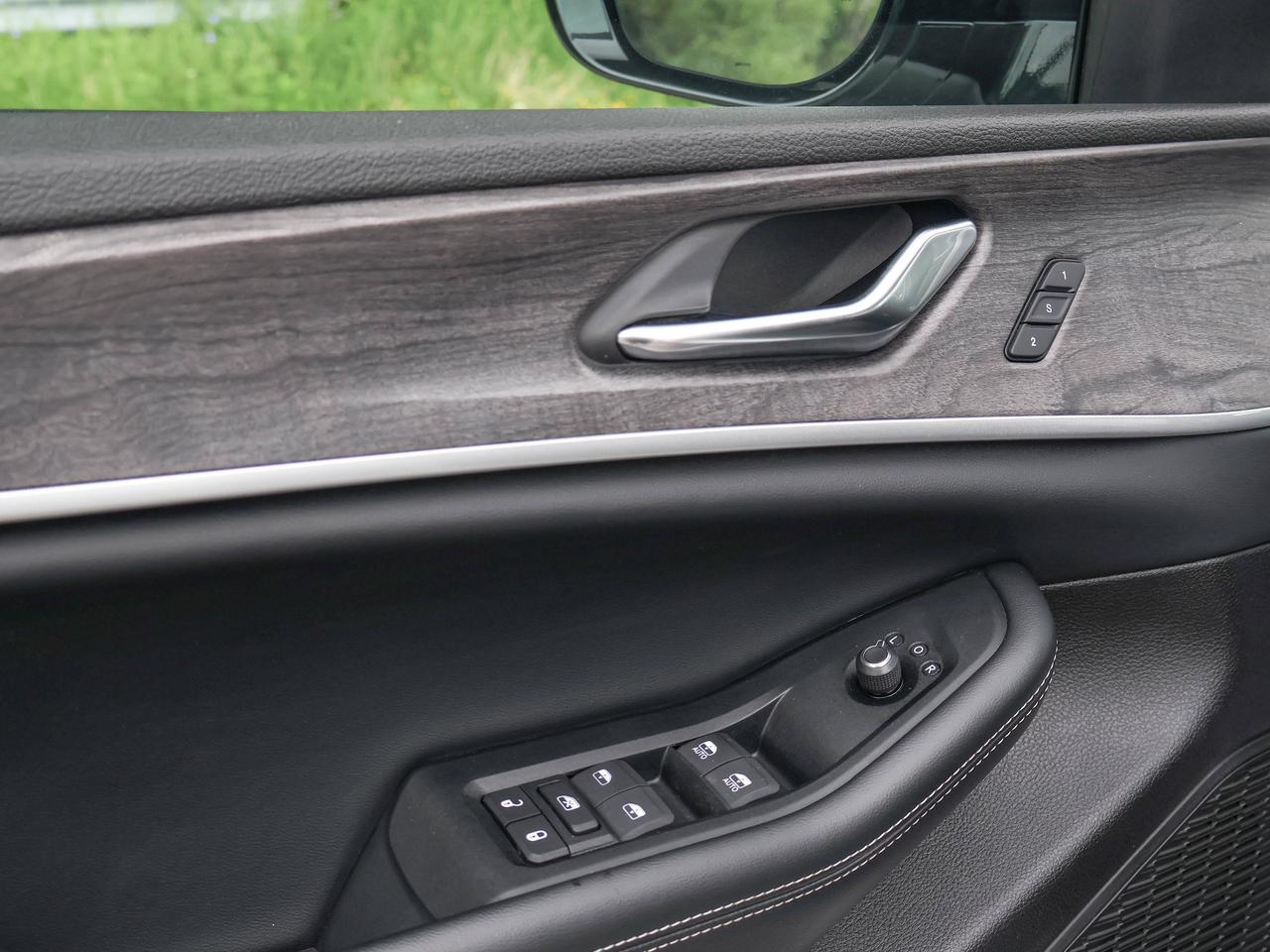 2024 Jeep Grand Cherokee L Limited Photo