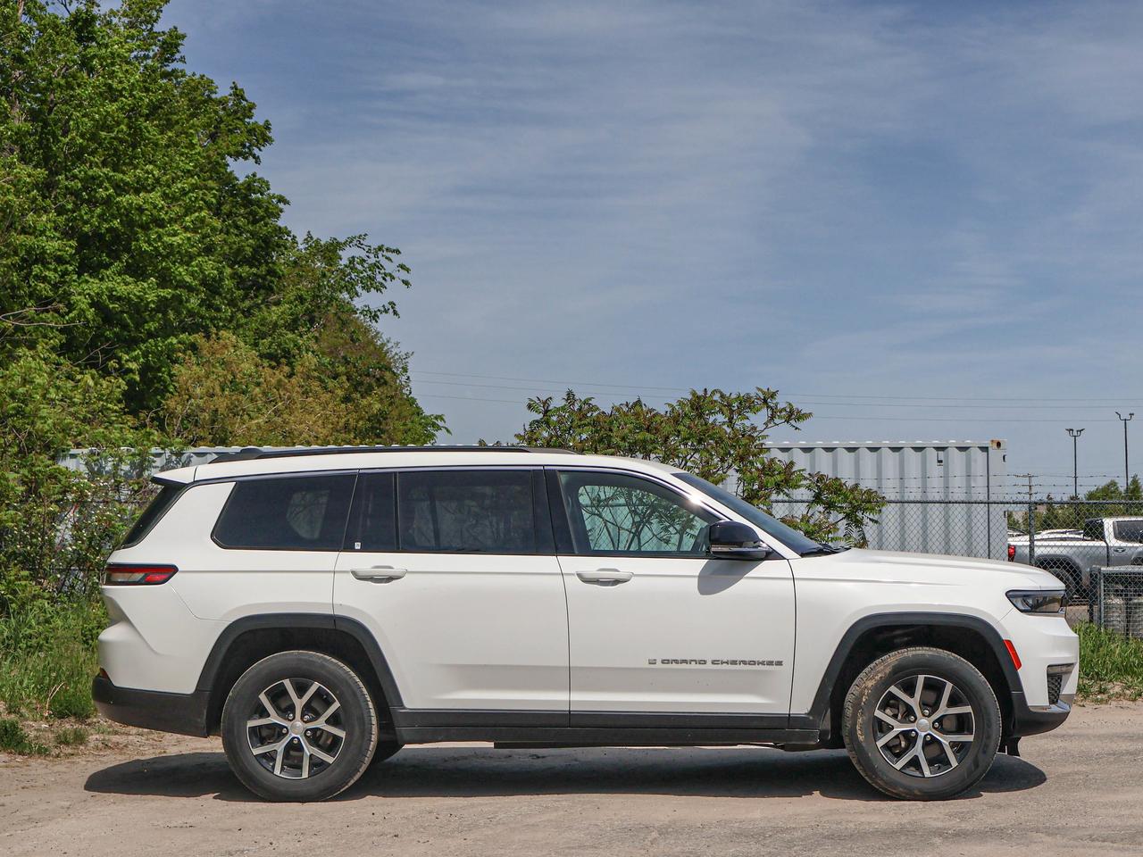 2024 Jeep Grand Cherokee L Limited Photo3