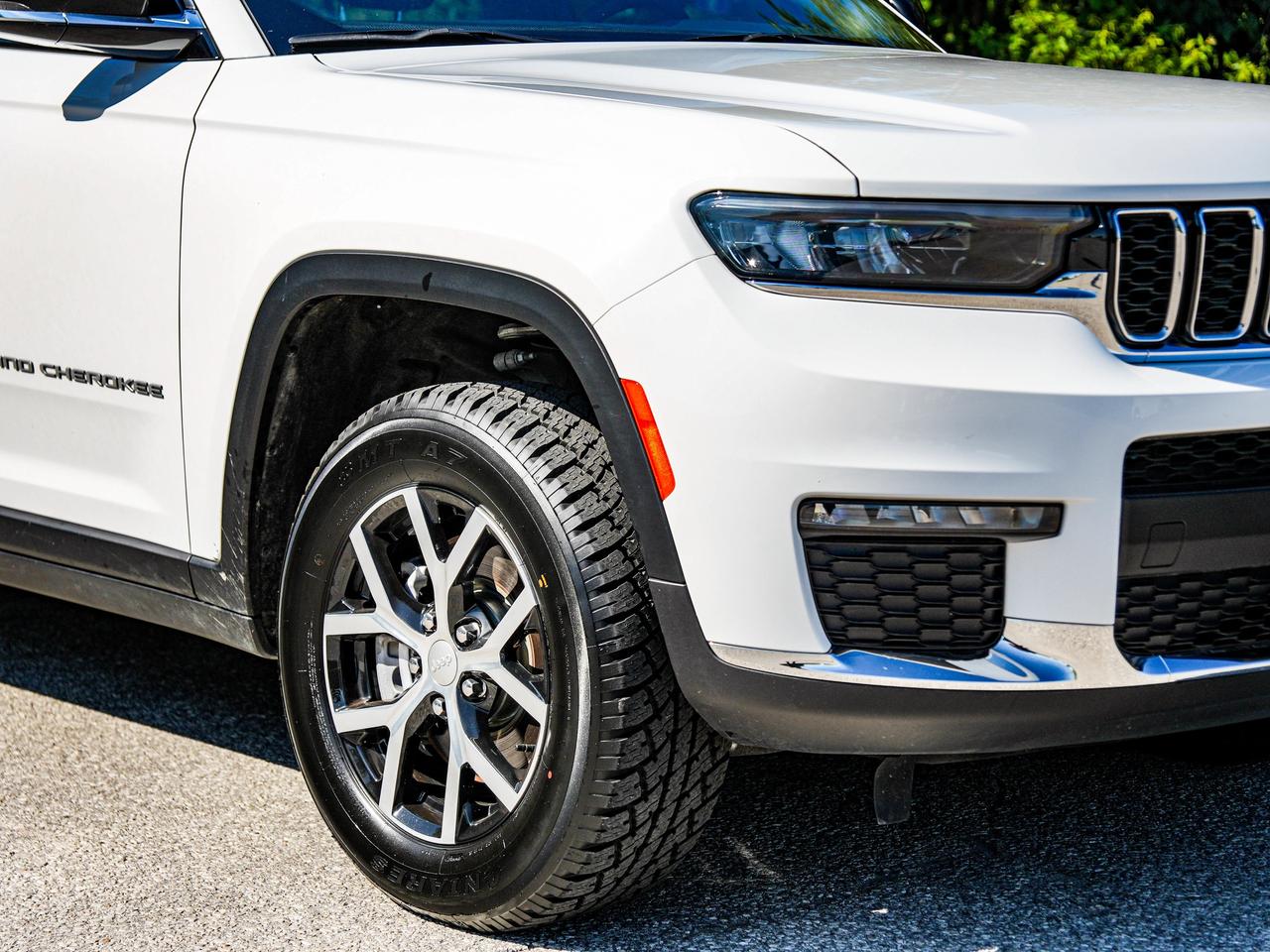2024 Jeep Grand Cherokee L Limited Photo3