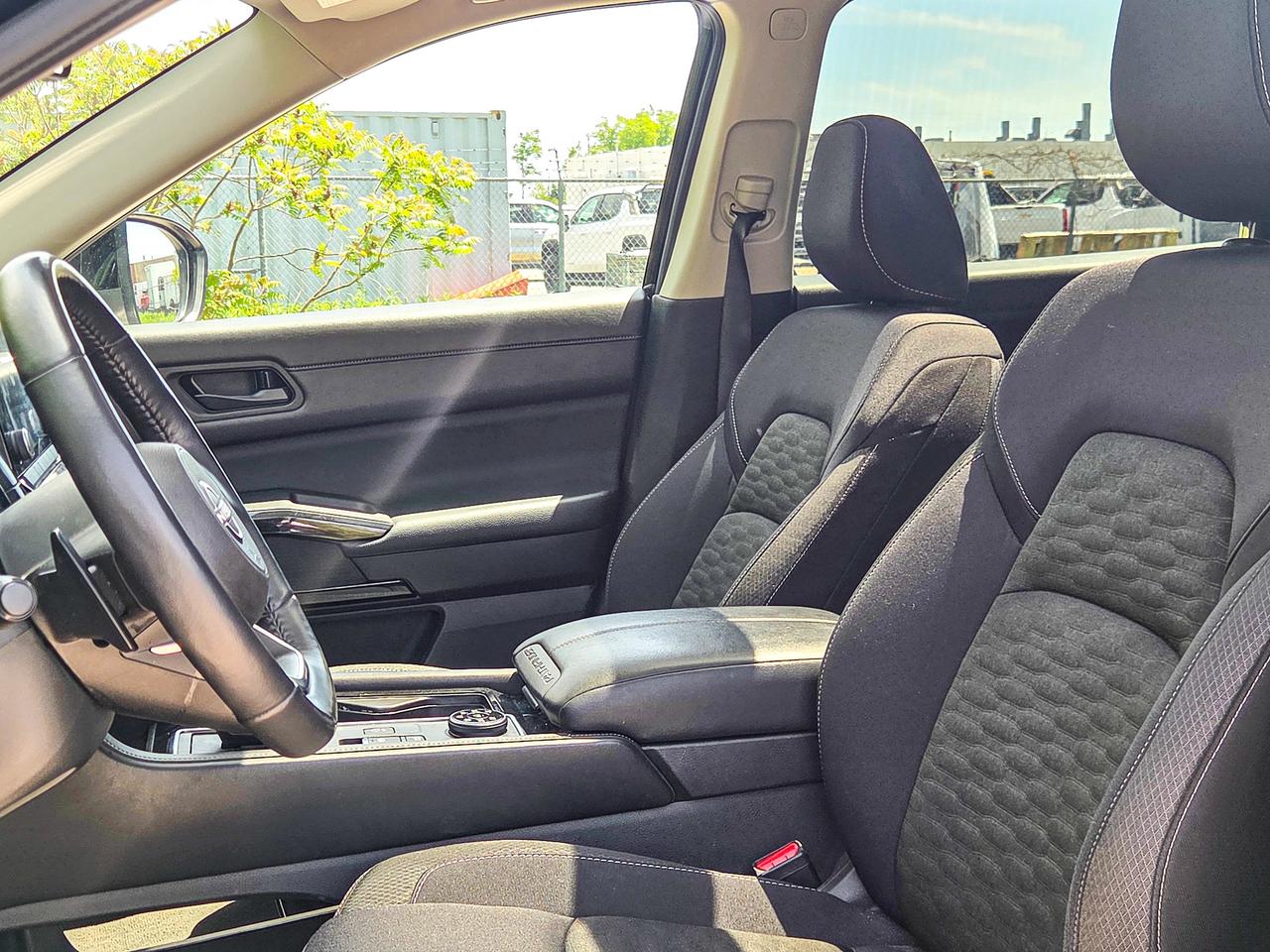 2024 Nissan Pathfinder SV Photo