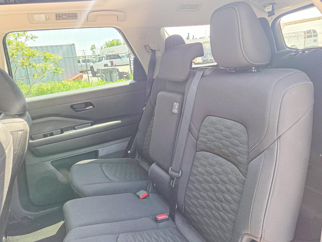 2024 Nissan Pathfinder SV Photo