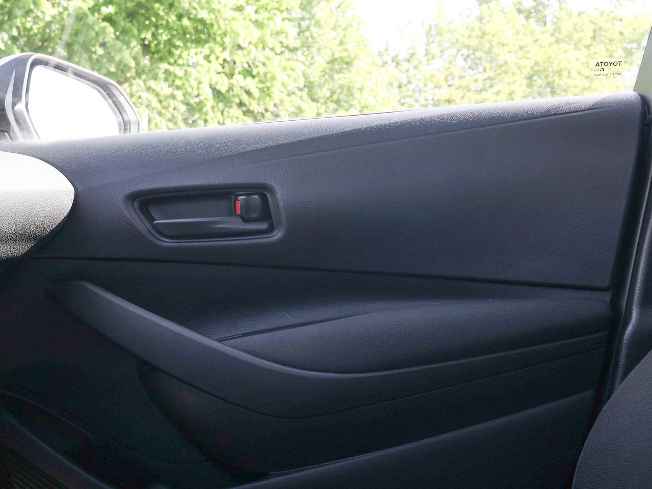 2025 Toyota Corolla LE Photo