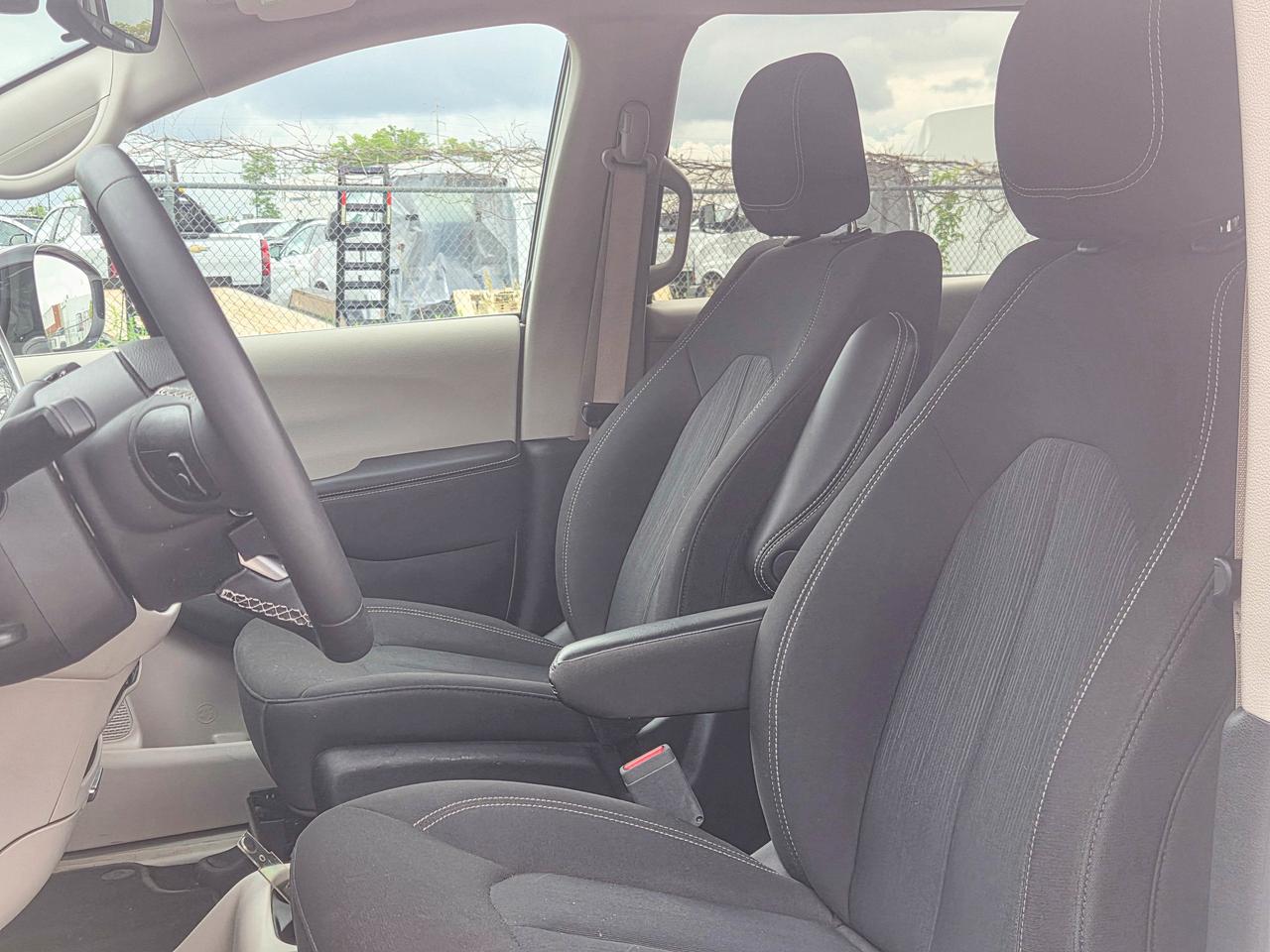 2024 Chrysler Grand Caravan SXT Photo