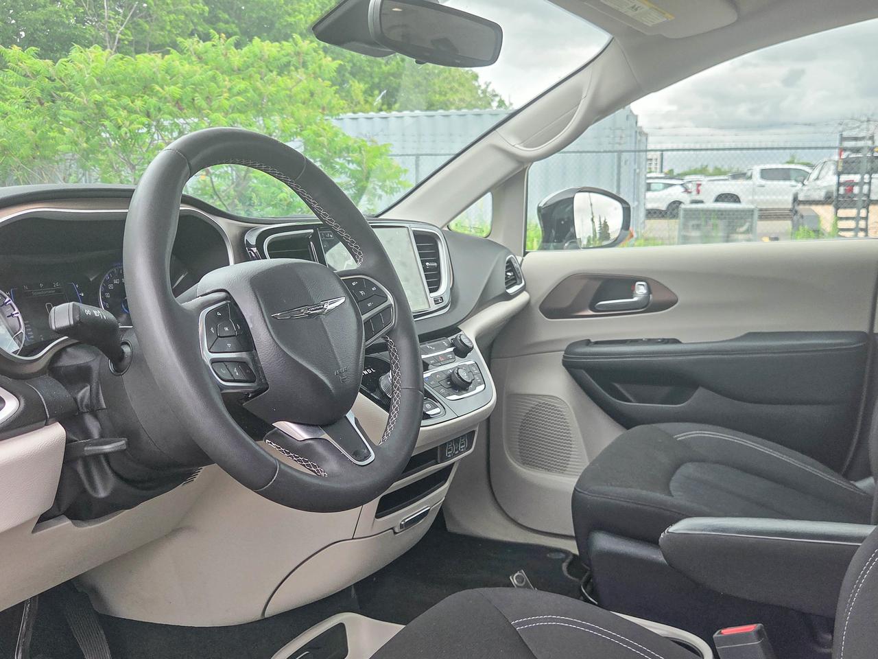 2024 Chrysler Grand Caravan SXT Photo