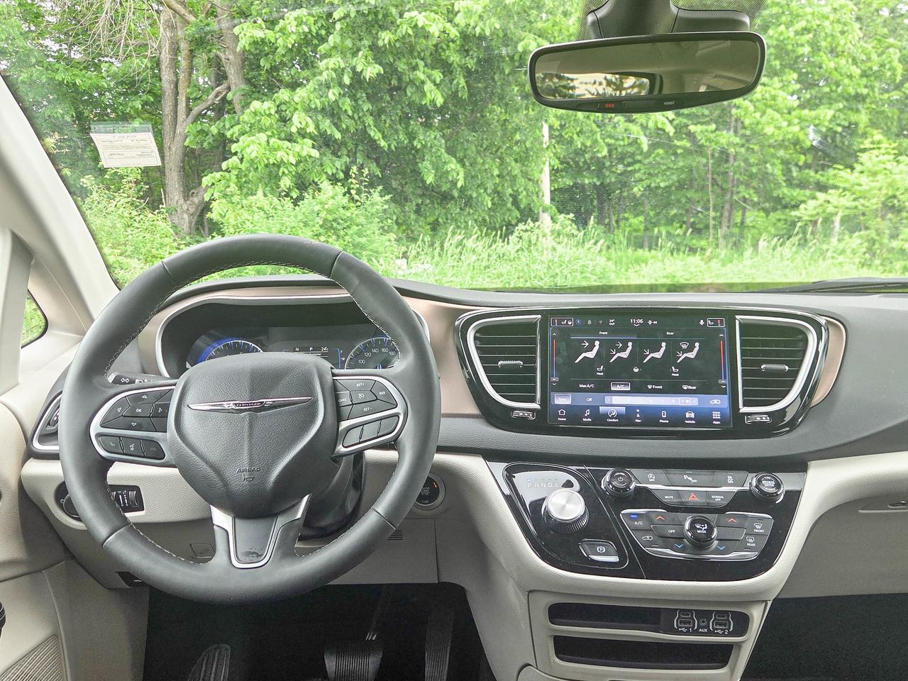 2024 Chrysler Grand Caravan SXT Photo