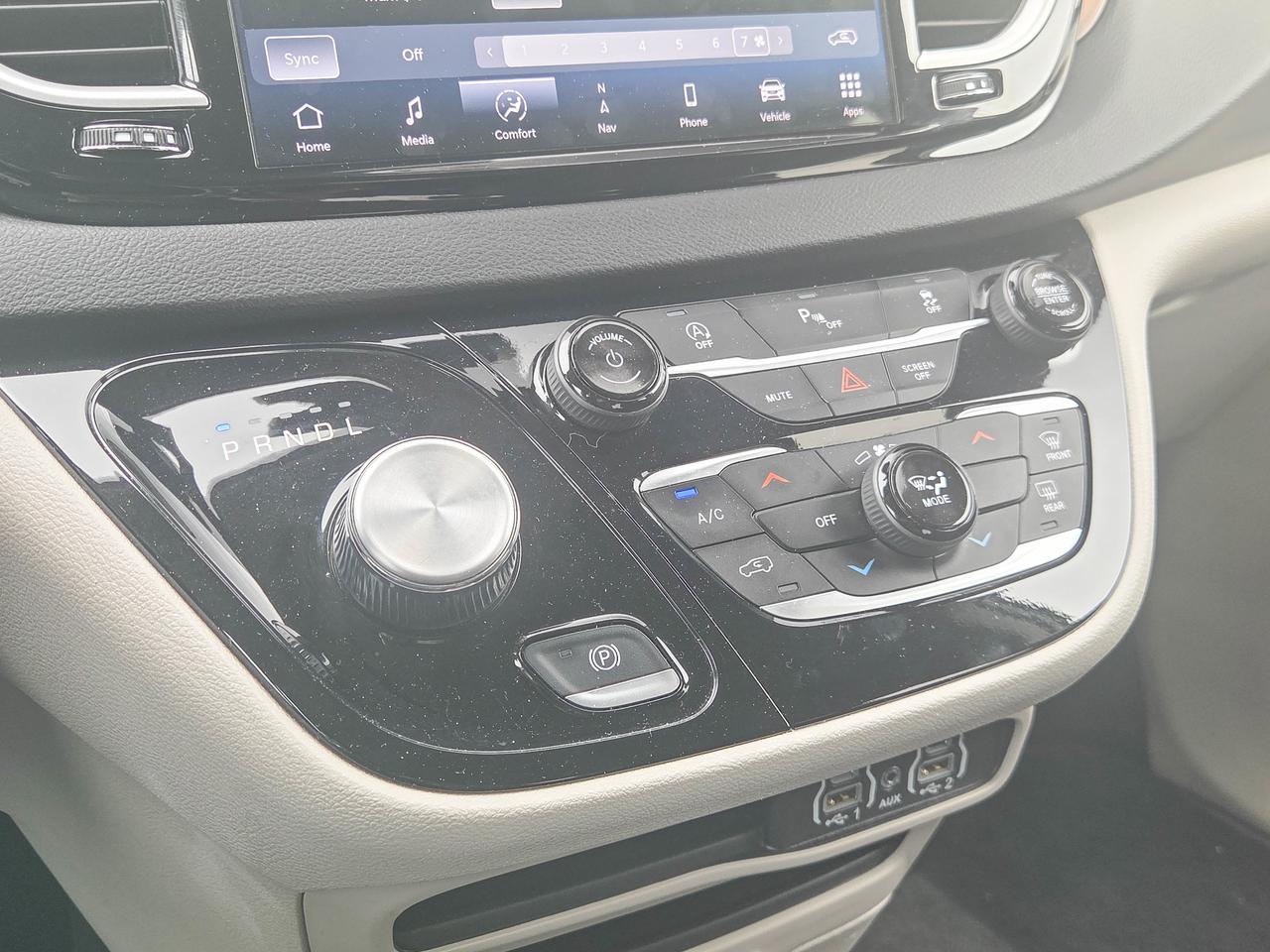 2024 Chrysler Grand Caravan SXT Photo