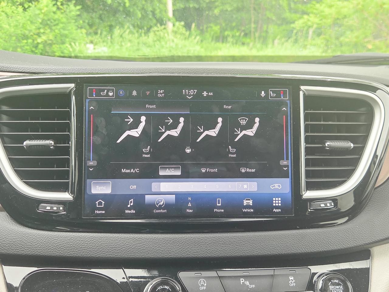 2024 Chrysler Grand Caravan SXT Photo