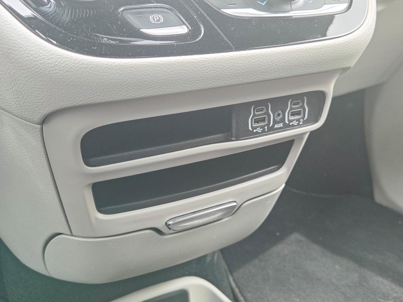 2024 Chrysler Grand Caravan SXT Photo