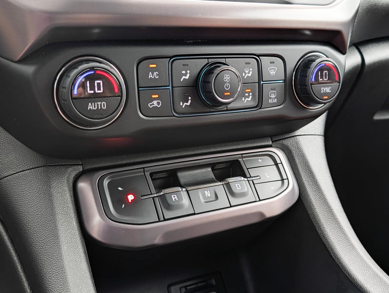 2020 GMC Acadia AT4 Photo