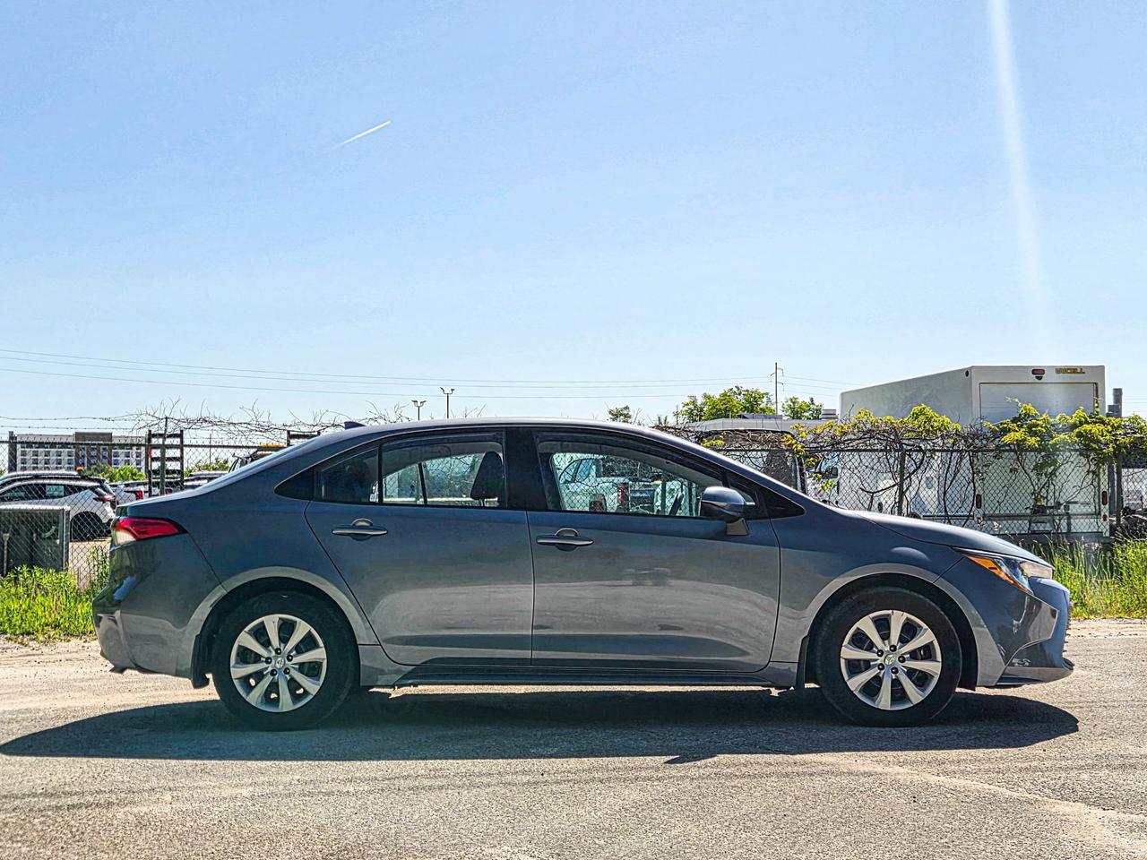 2025 Toyota Corolla LE Photo2