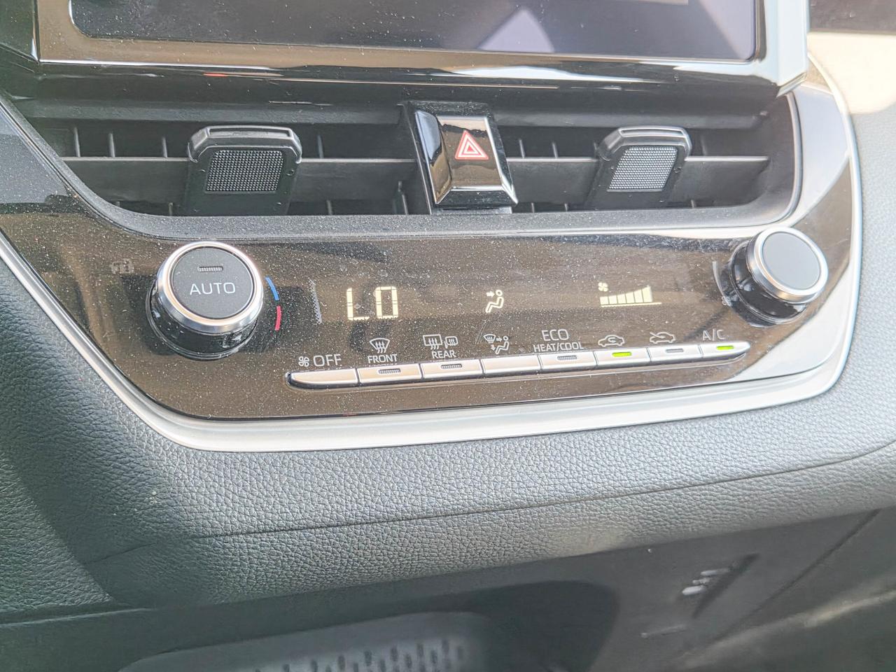 2025 Toyota Corolla LE Photo