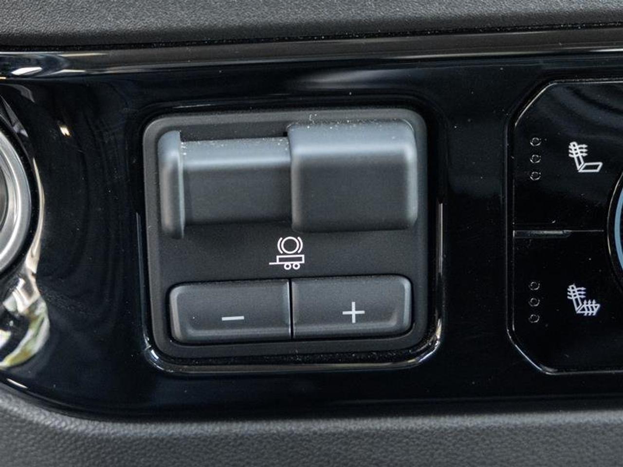 2023 Chevrolet Silverado 1500 Crew Cab 4x4 LT / Short Box Photo