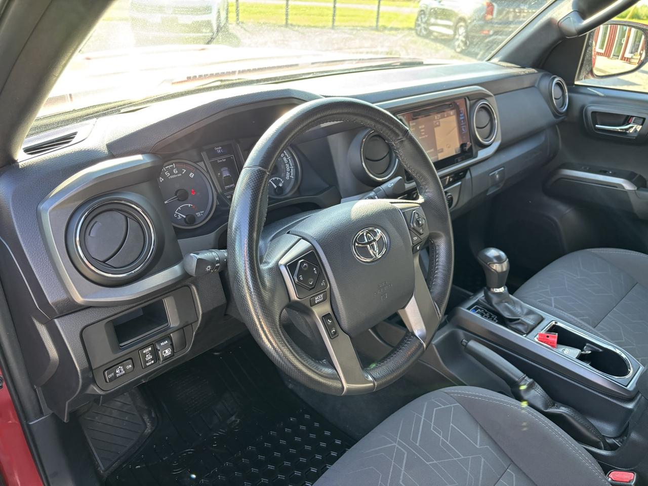 2017 Toyota Tacoma TRD Sport Photo