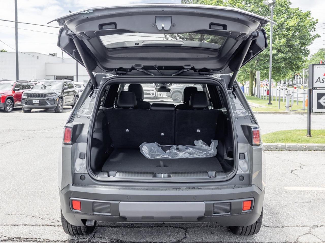 2026 Jeep Cherokee OVERLAND Photo