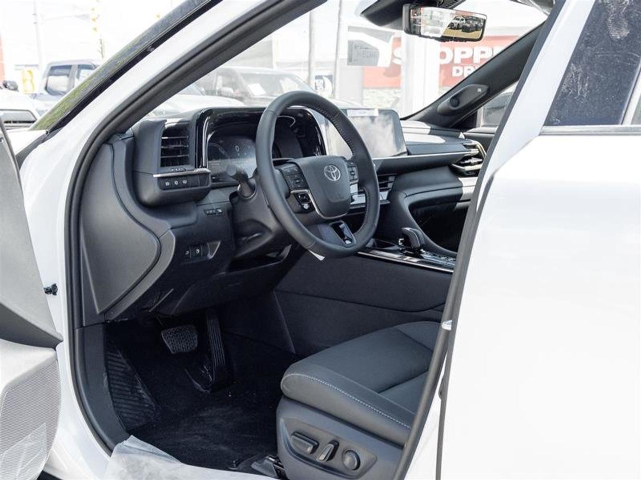 2026 Toyota Crown Signia Limited Photo