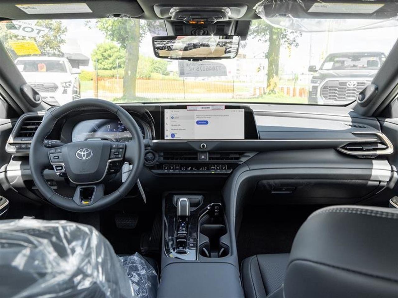 2026 Toyota Crown Signia Limited Photo