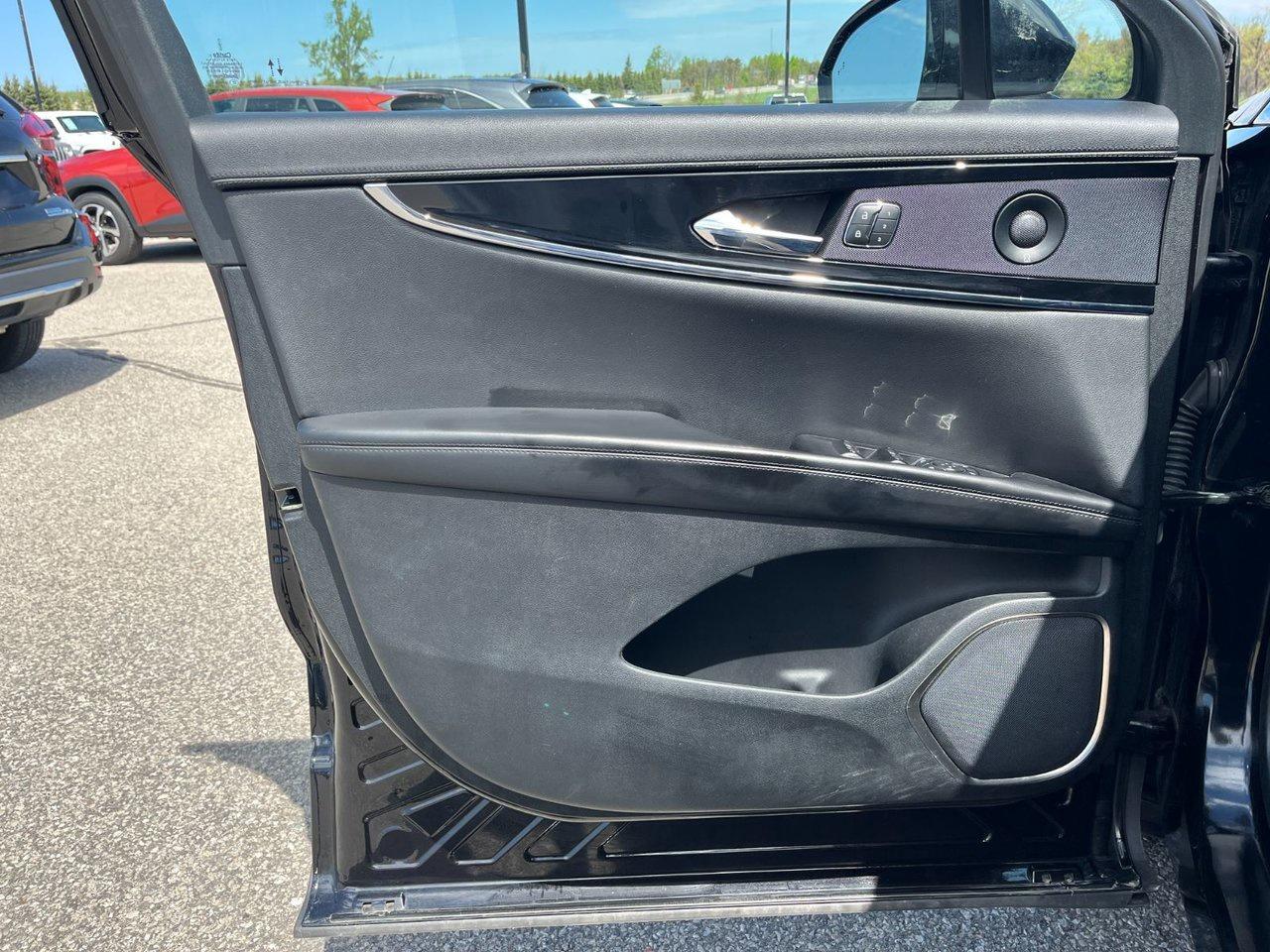2022 Lincoln Nautilus Reserve AWD Photo