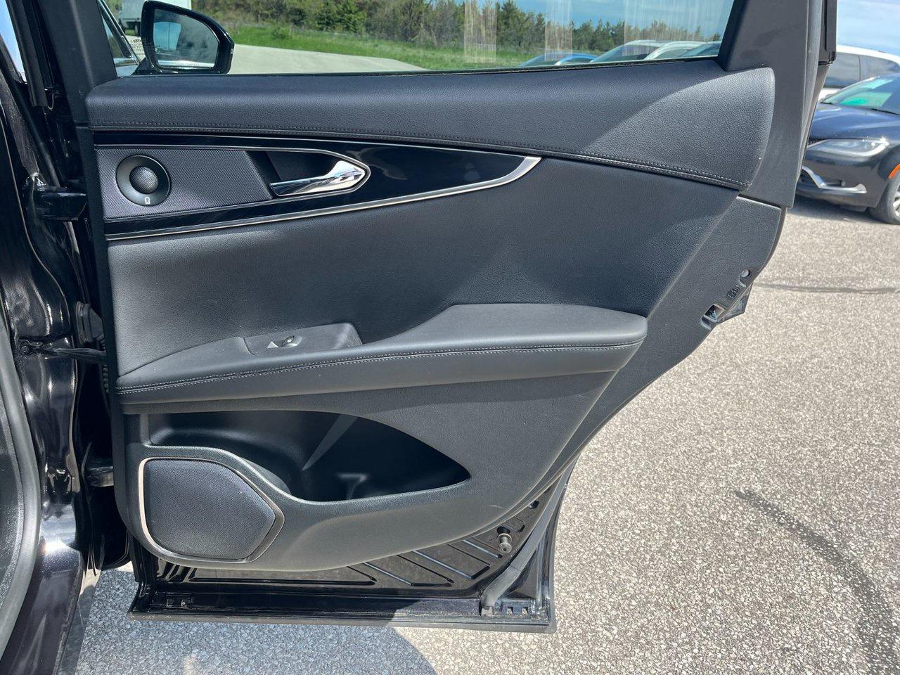 2022 Lincoln Nautilus Reserve AWD Photo