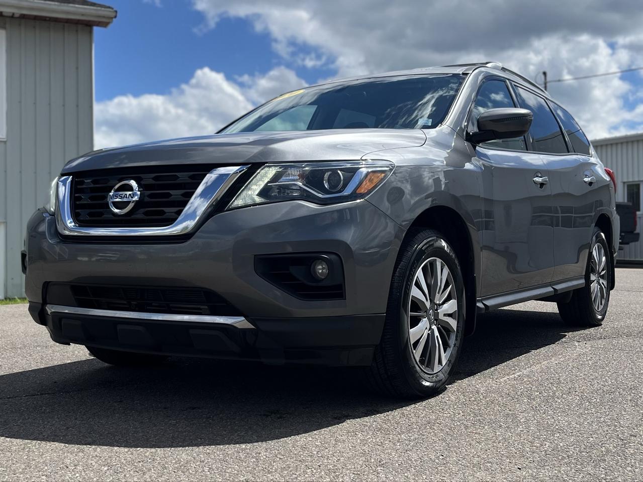 2020 Nissan Pathfinder SV AWD Photo2