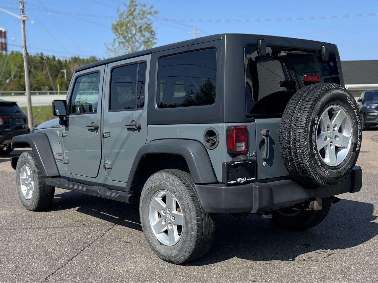 2015 Jeep Wrangler UNLIMITED SPORT Photo4