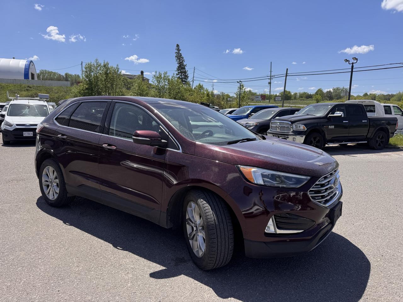 2019 Ford Edge Titanium Photo3