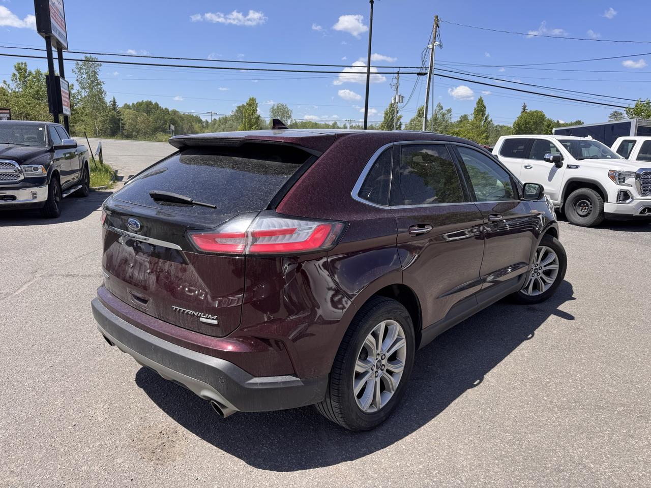 2019 Ford Edge Titanium Photo2
