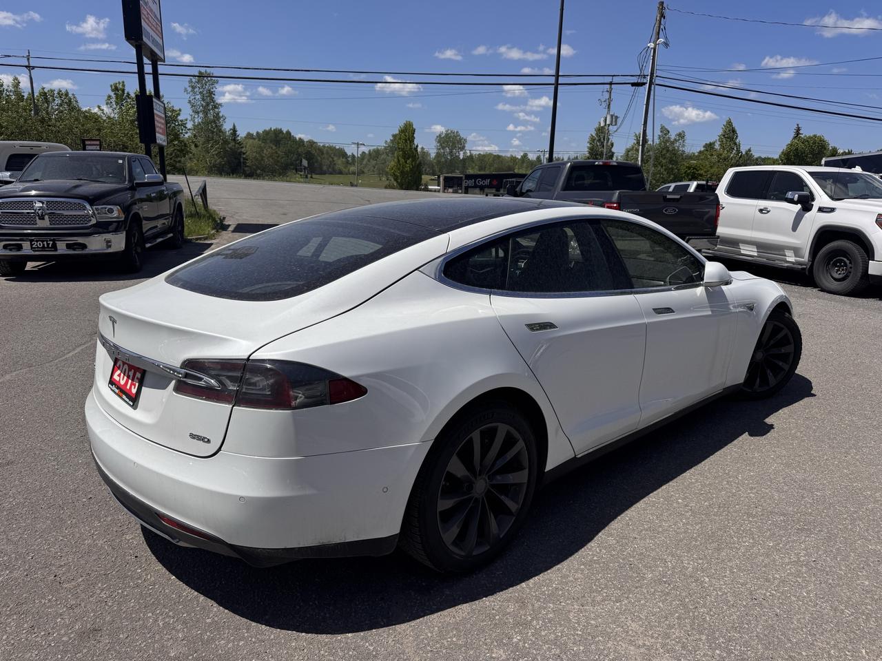 2015 Tesla Model S 85D Photo2