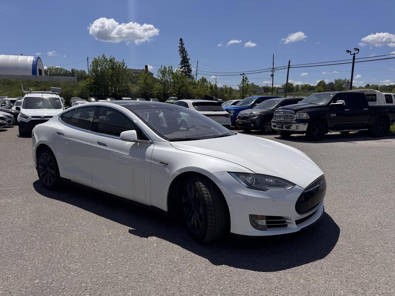 2015 Tesla Model S 85D Photo3