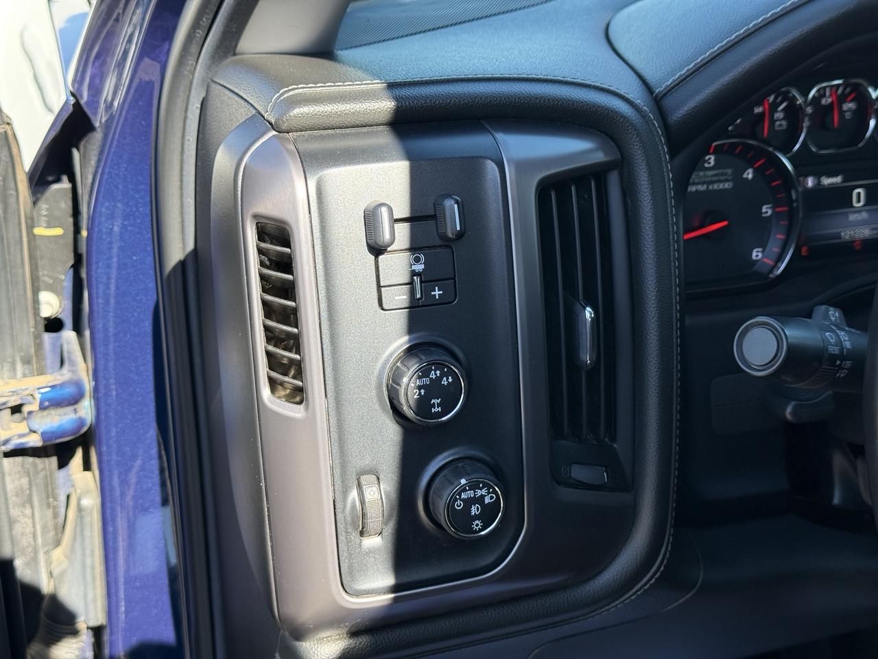 2016 GMC Sierra 1500 4WD CREW CAB 143.5" SLE Photo